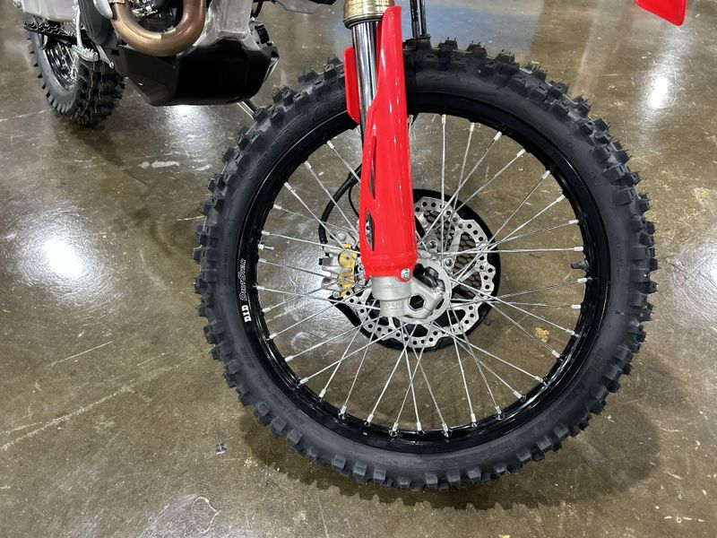 2025 Honda CRF450X  in a RED exterior color. Del Amo Motorsports of Redondo Beach (424) 390-7811 delamomotorsports.com 