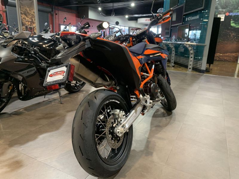 New 2026 KTM 690 SMC R Image 26
