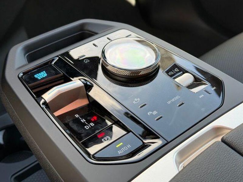 New 2026 BMW iX xDrive60Image 23
