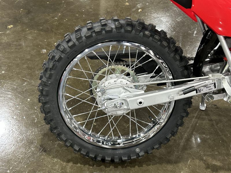 2025 Honda CRF125F BIG WHEEL  in a RED exterior color. Del Amo Motorsports of Redondo Beach (424) 390-7811 delamomotorsports.com 