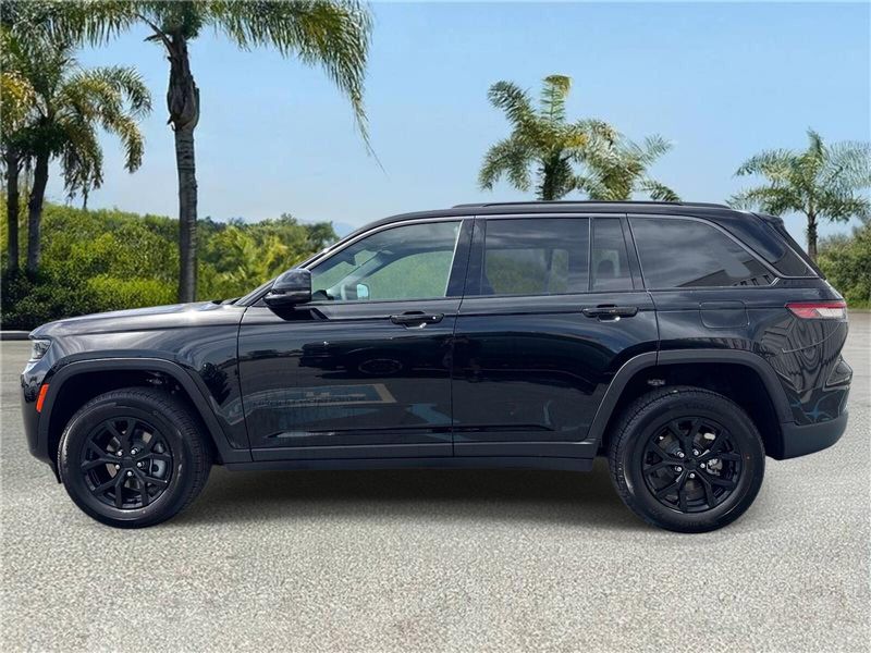 New 2026 Jeep Grand Cherokee Laredo Altitude 4x2