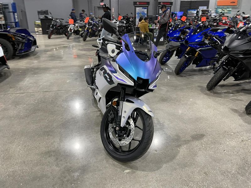 New 2025 Yamaha YZF-R3 ABS Image 4