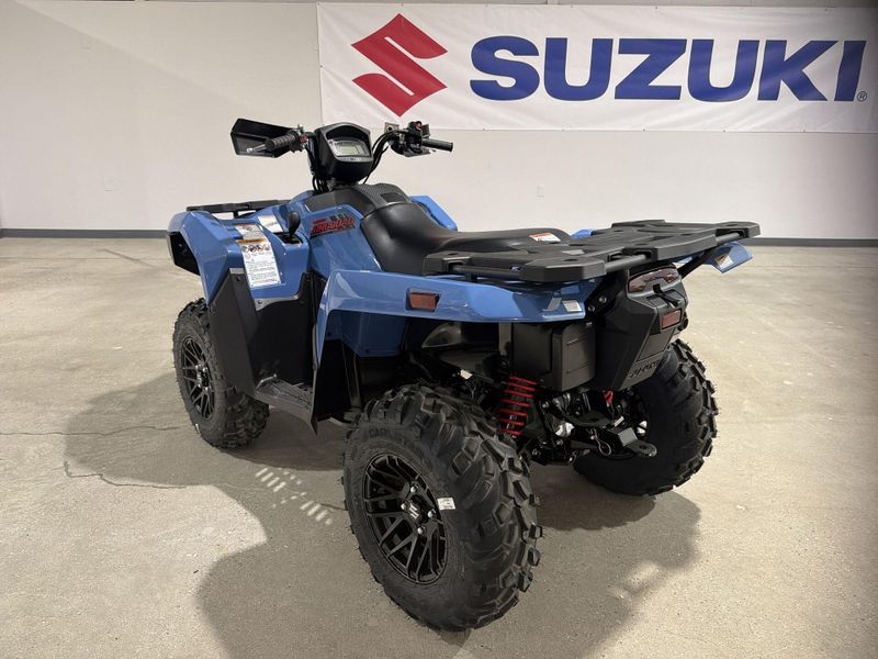New 2025 Suzuki KINGQUAD 500 AXI POWER STEERING SE  in a BLUE exterior color. Victorville Del Amo Motorsports 760-241-7387 delamomotorsportsofvictorville.com 