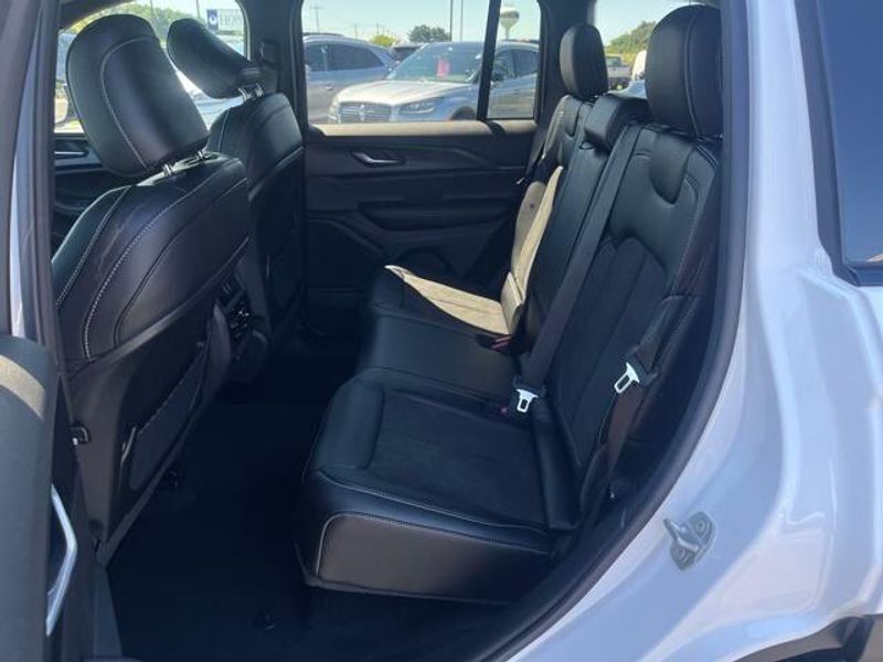 2025 Jeep Grand Cherokee Altitude 4x4