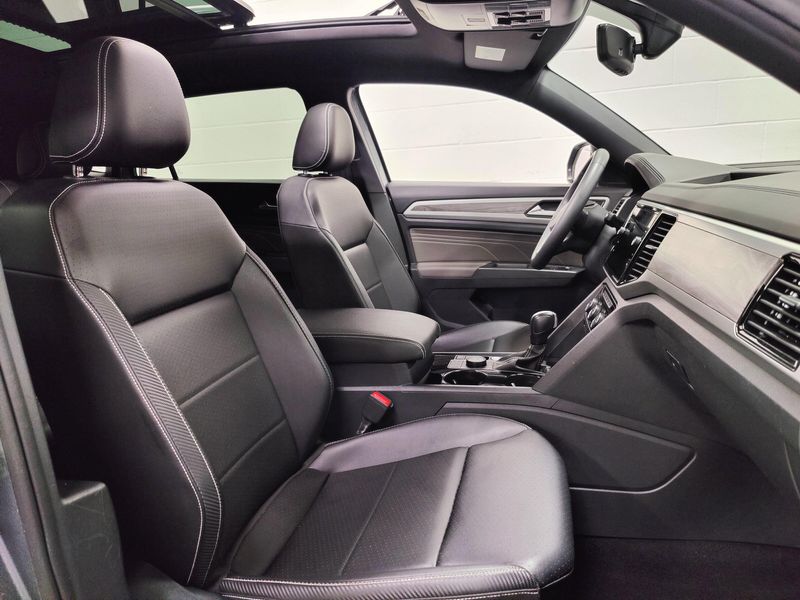 Used 2023 Volkswagen Atlas Cross Sport V6 AWD SE w/Technology/SunroofImage 5
