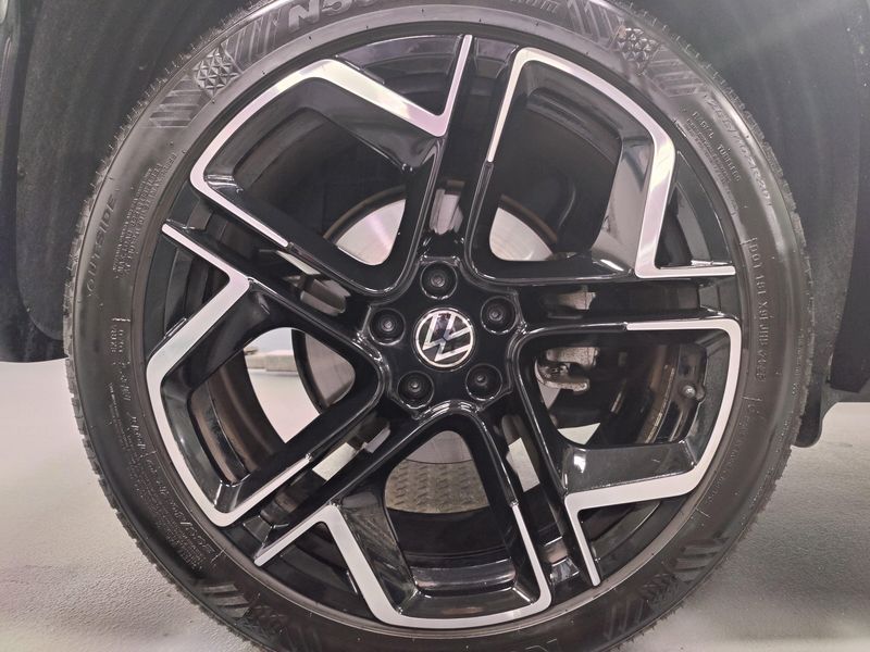 Used 2025 Volkswagen Tiguan SEL AWD R-Line w/Sunroof & NavImage 30