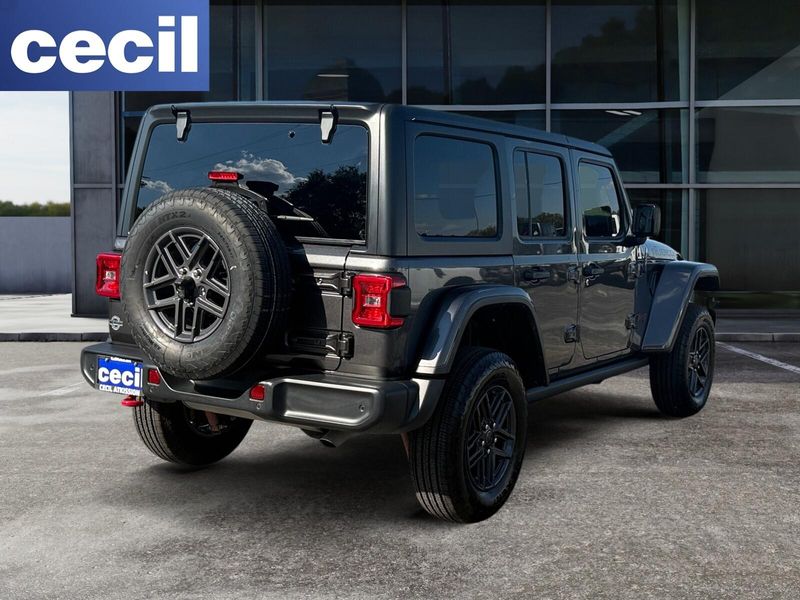 2018 Jeep Wrangler Unlimited Rubicon photo 4