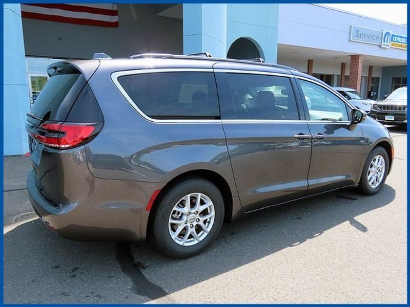 2022 Chrysler Pacifica Touring LImage 7