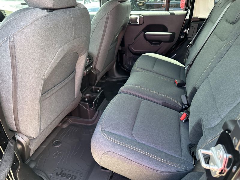 New 2025 Jeep Wrangler 4-door Sport SImage 12