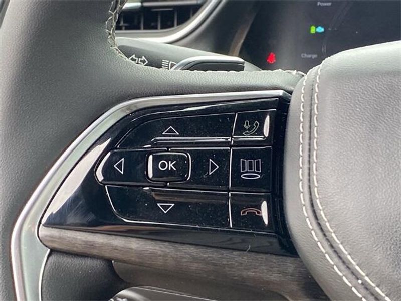 New 2023 Jeep Grand Cherokee Overland 4xeImage 22