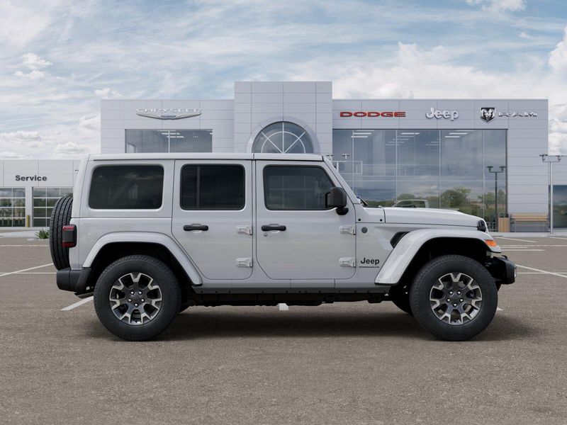 New 2025 Jeep Wrangler 4-door SaharaImage 28