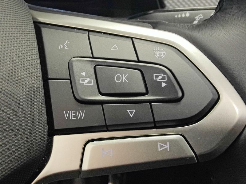 Used 2025 Volkswagen Atlas Cross Sport SEL AWD R-Line Black w/Sunroof/NavImage 32