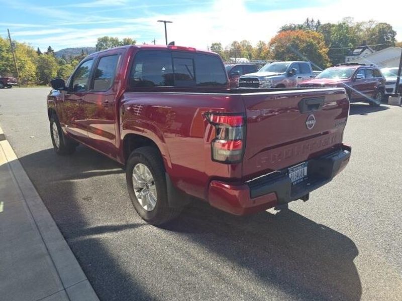 2022 Nissan Frontier SV photo 4