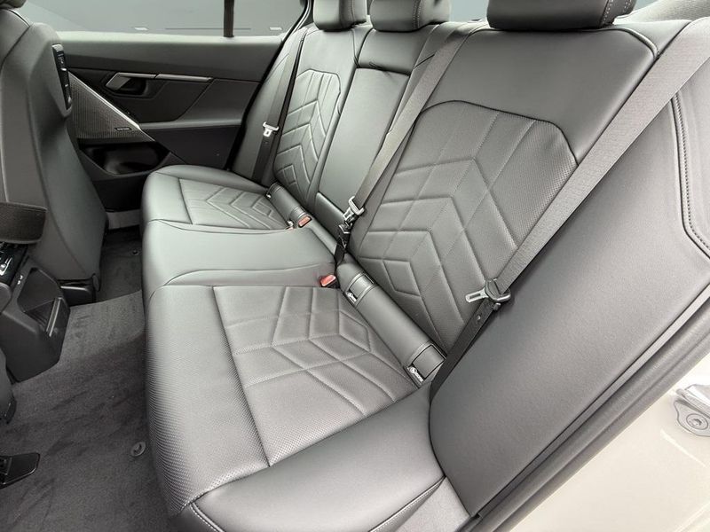 2025 BMW i5 eDrive40Image 28