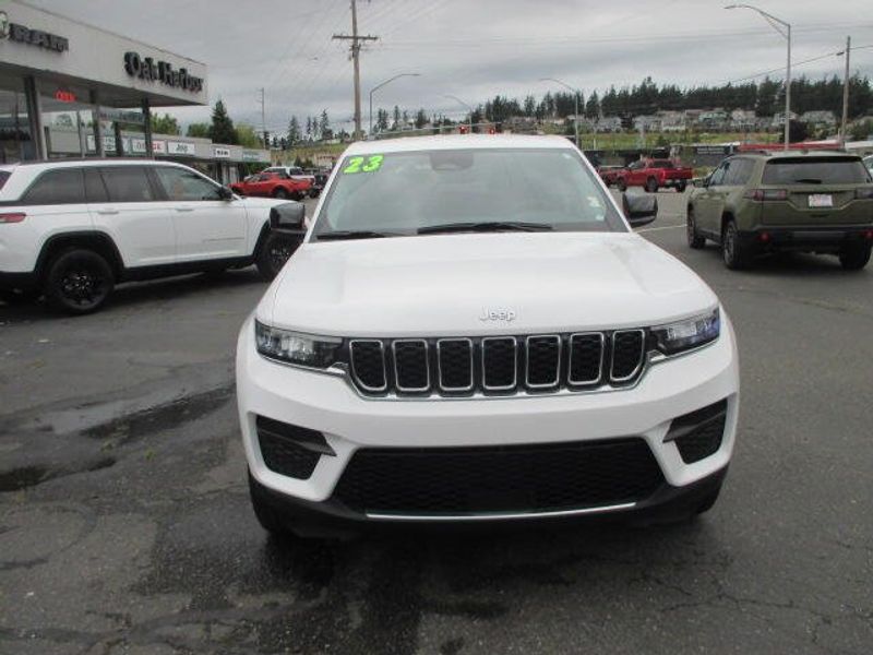 Used 2023 Jeep Grand Cherokee LaredoImage 3
