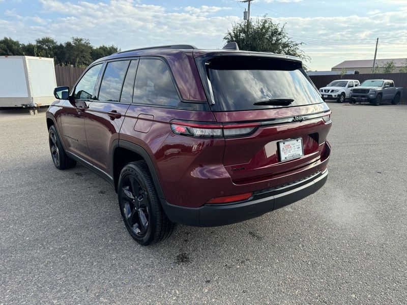 2024 Jeep Grand Cherokee Altitude XImage 6