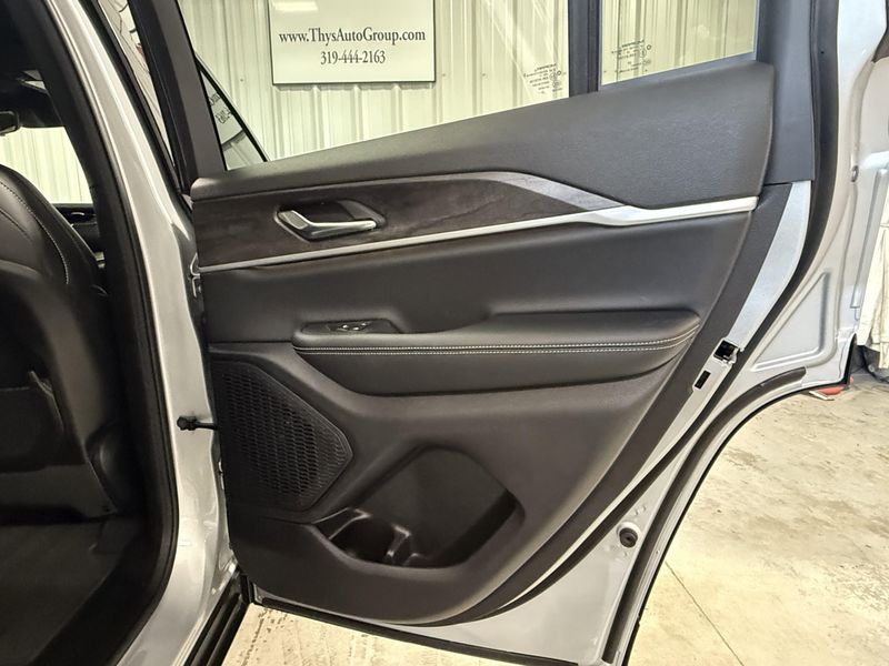 New 2025 Jeep Grand Cherokee Limited 4x4Image 11