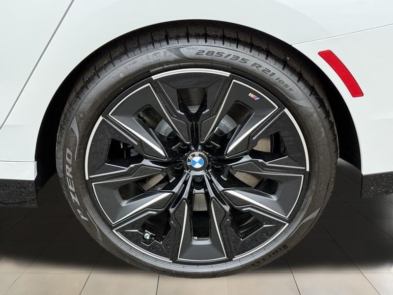 2025 BMW 7 Series 760i xDriveImage 17