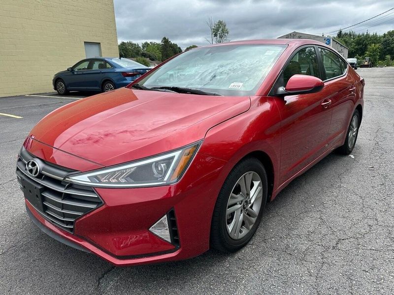 2020 Hyundai Elantra SEL photo 2