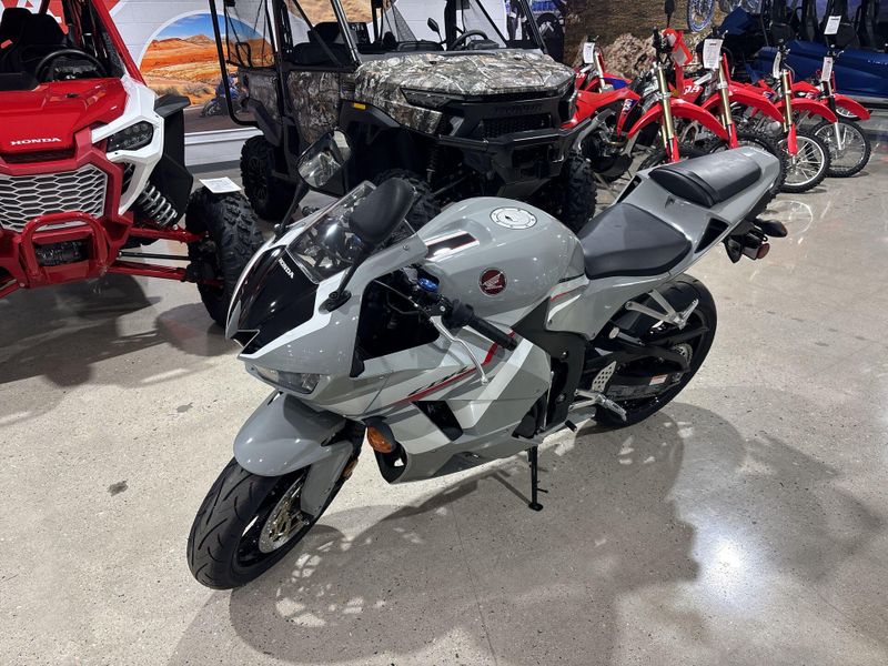 New 2026 Honda CBR600RR Image 11