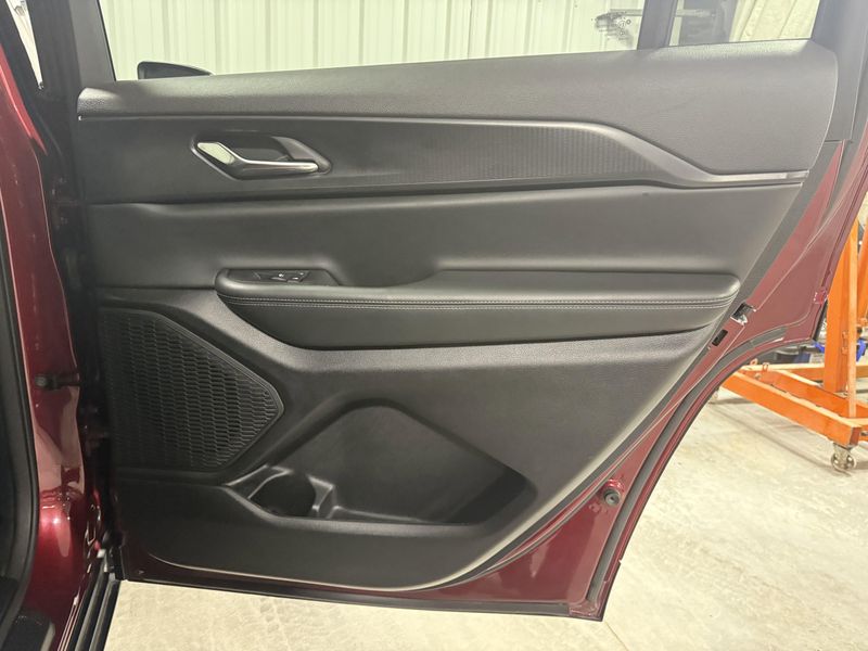 Used 2024 Jeep Grand Cherokee L LaredoImage 10