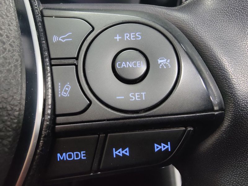 Used 2020 Toyota RAV4 XLE Premium AWD w/SunroofImage 31