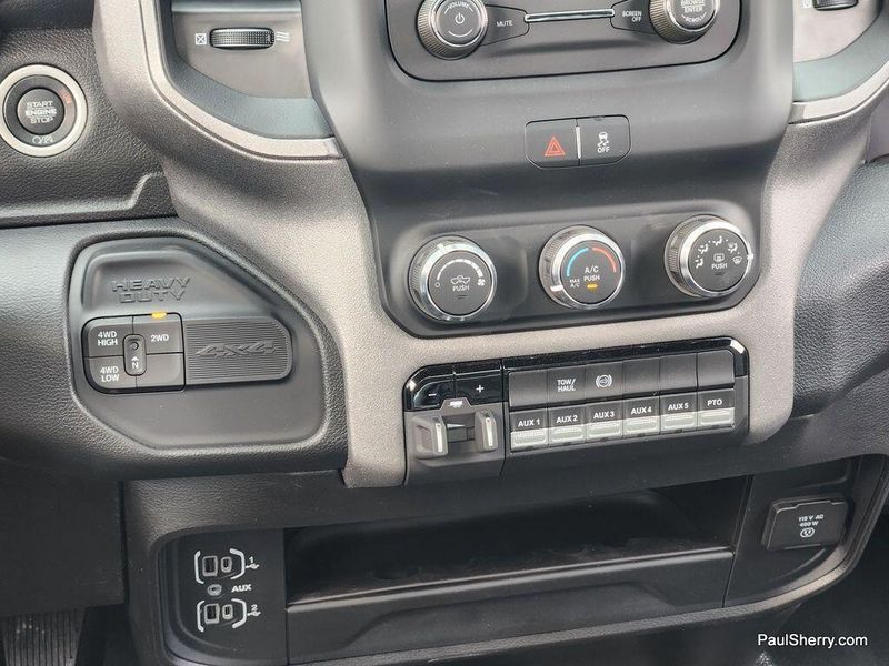 2024 RAM 5500 Tradesman Chassis Crew Cab 4x4 84