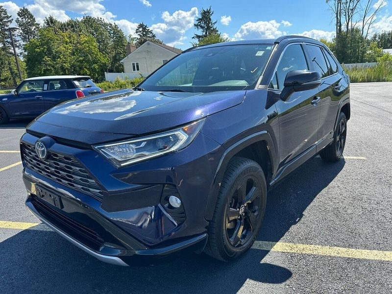 2021 Toyota RAV4 XSE photo 3