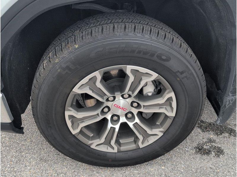 Used 2025 GMC Sierra 1500 SLTImage 9
