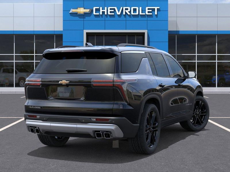 New 2026 Chevrolet Traverse FWD LTImage 4