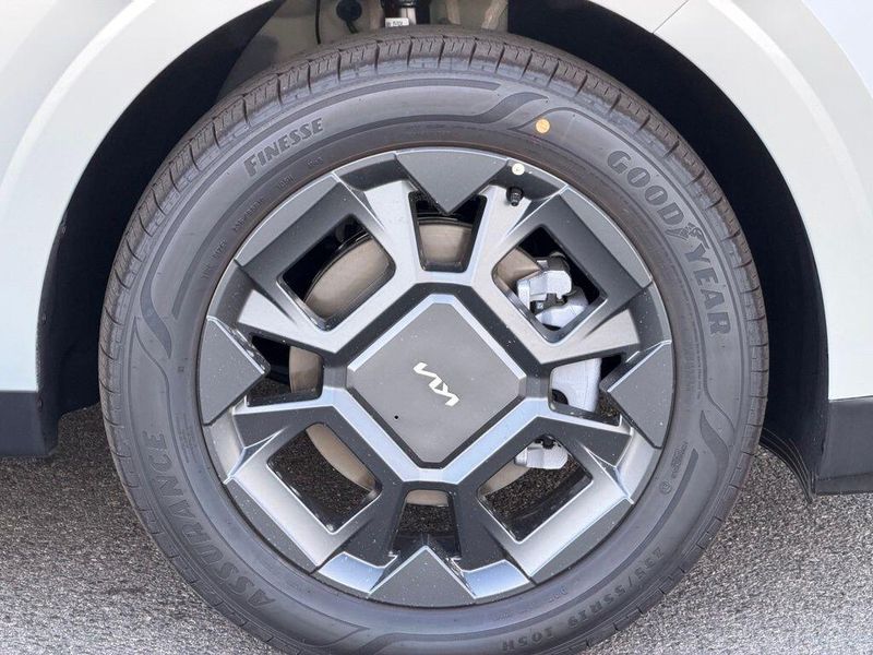 New 2026 Kia Carnival Hybrid EXImage 9