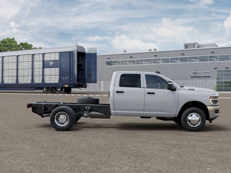 New 2026 RAM 3500 Chassis TradesmanImage 48