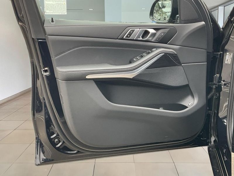 2025 BMW X5 xDrive50eImage 18