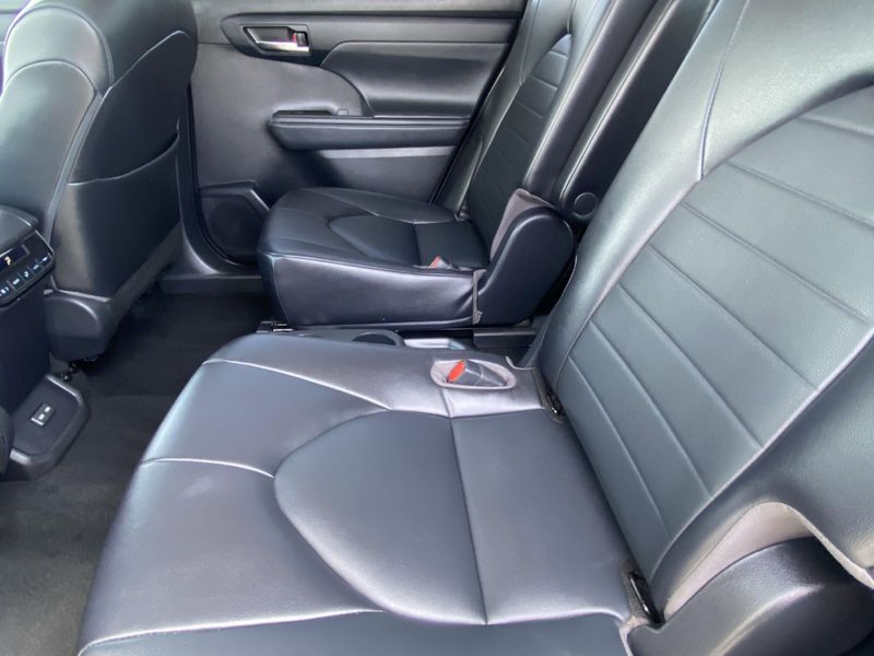 2022 Toyota Highlander XLEImage 16