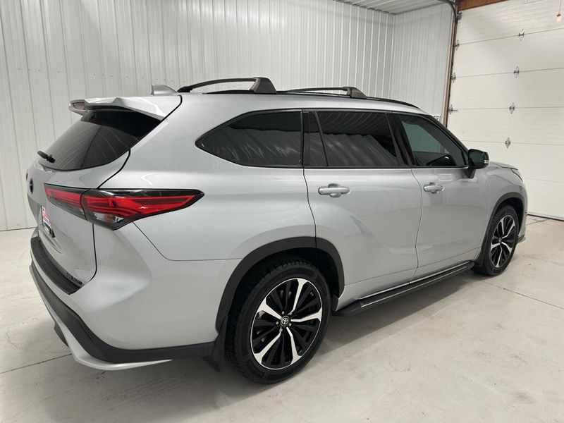 2021 Toyota Highlander XSE photo 7