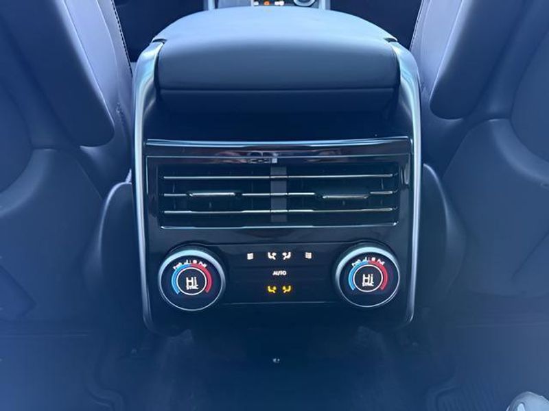 Used 2023 Land Rover Range Rover SE