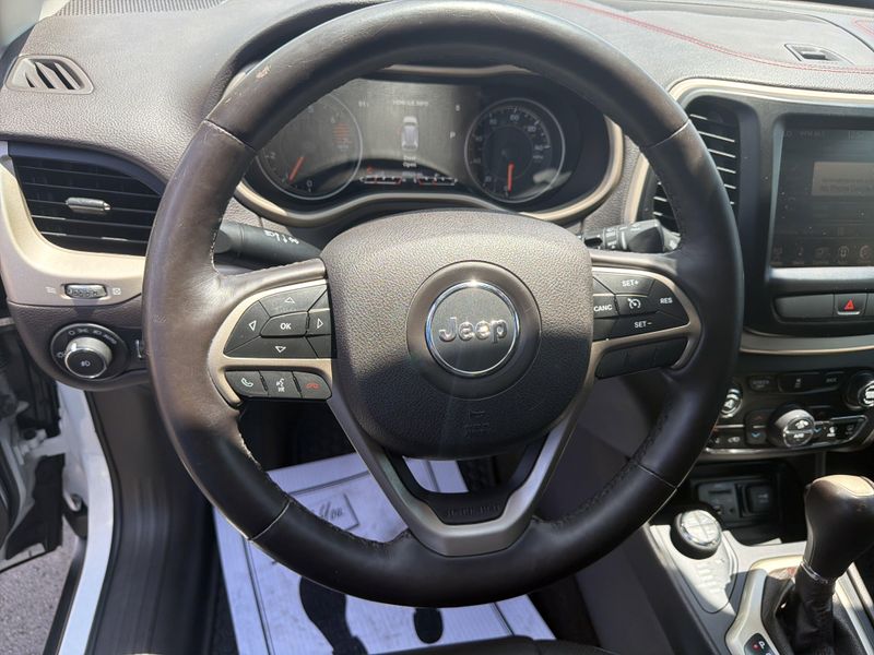 Used 2016 Jeep Cherokee TrailhawkImage 31