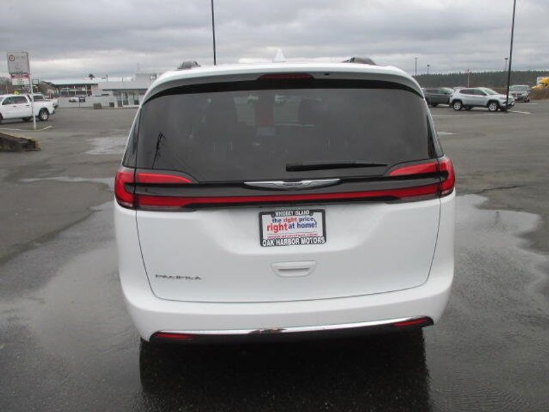 2022 Chrysler Pacifica Touring LImage 8