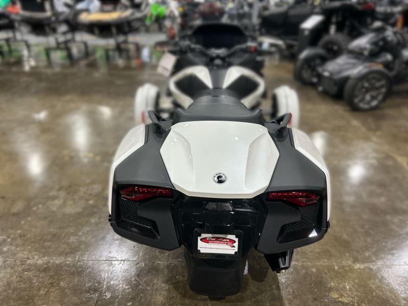 New 2026 Can-Am SPYDER RT (SE6) Image 15