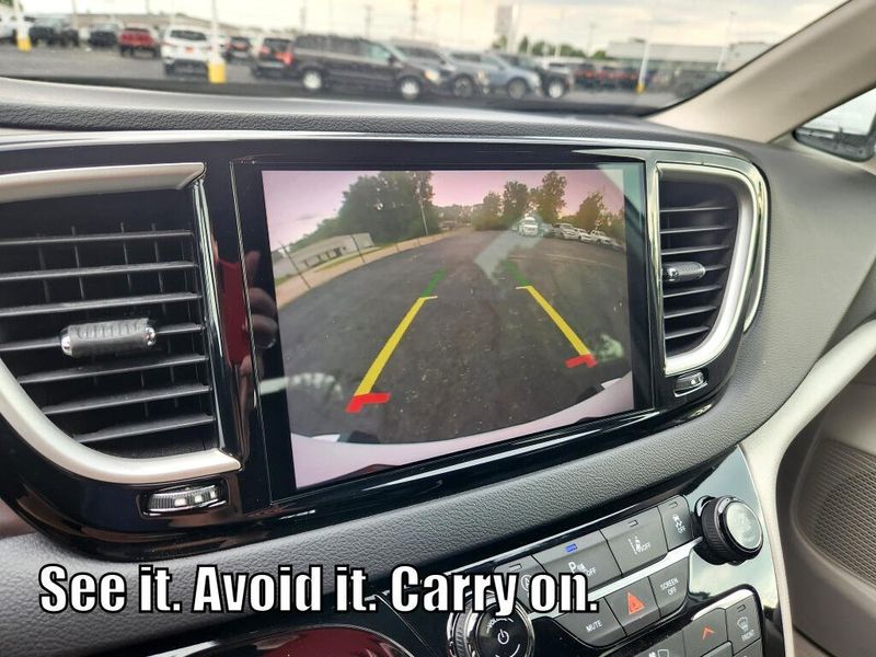 Used 2023 Chrysler Pacifica Touring L