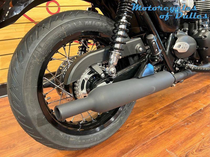 2025 Triumph T120 Black Image 16