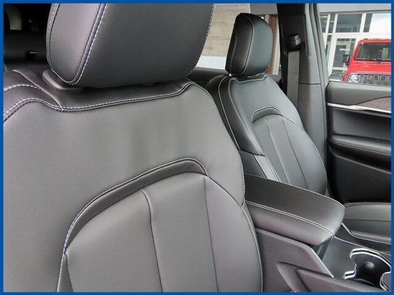 New 2025 Jeep Grand Cherokee LimitedImage 9