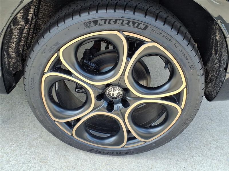 New 2025 Alfa Romeo Tonale IntensaImage 10