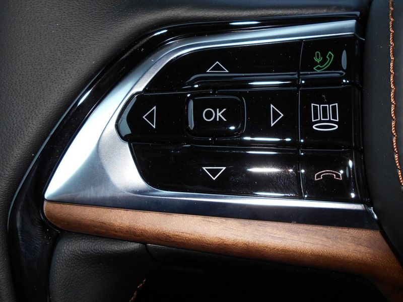 New 2025 Jeep Grand Cherokee Summit Reserve 4x4Image 17