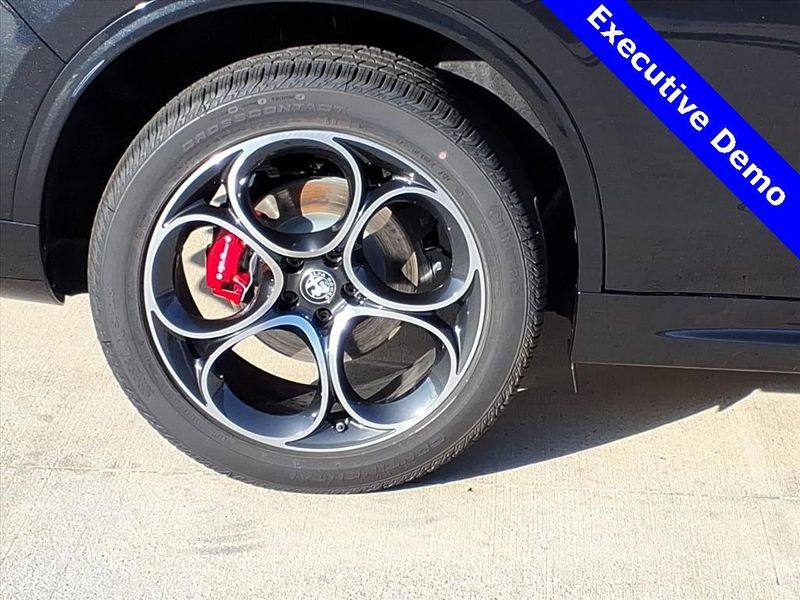 New 2025 Alfa Romeo Stelvio AwdImage 6