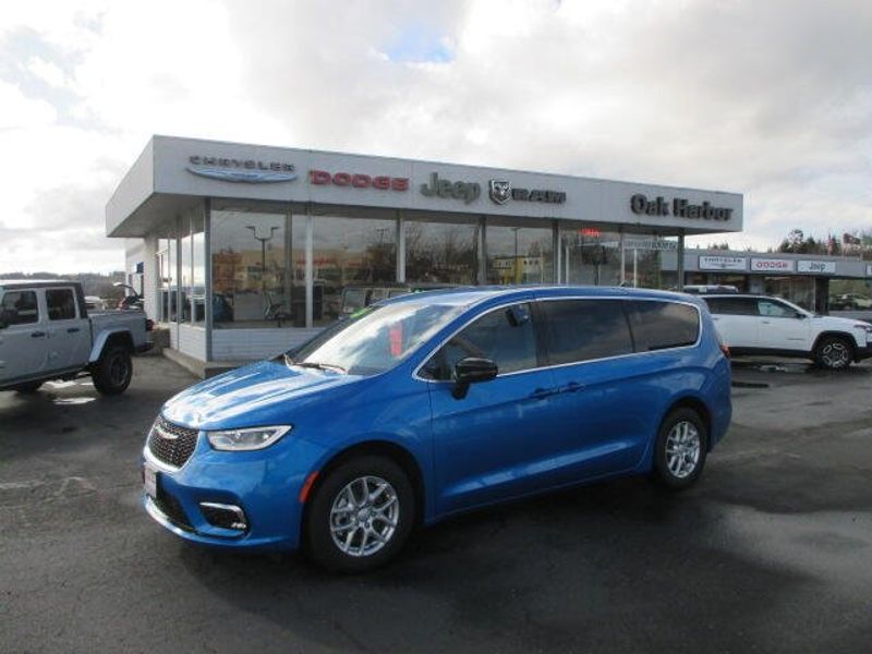 New 2026 Chrysler Pacifica SelectImage 1