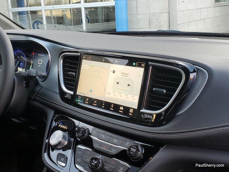 New 2026 Chrysler Pacifica Limited