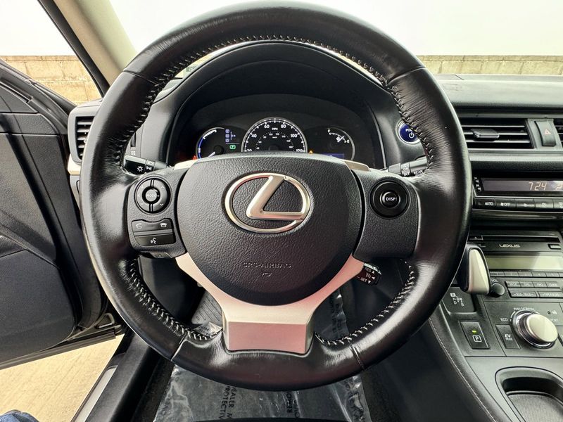 2016 Lexus CT 200h HybridImage 23