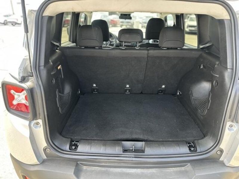 Used 2018 Jeep Renegade SportImage 13
