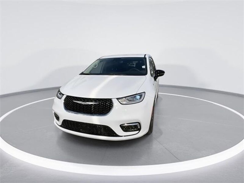 New 2024 Chrysler Pacifica Plug-in Hybrid SelectImage 3